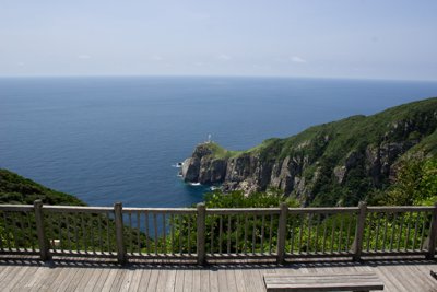 福江島 大瀬崎灯台から望む、五島列島の紺碧の海と断崖絶壁