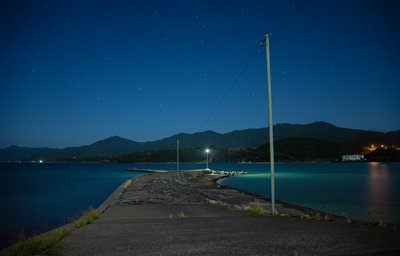 長崎五島列島 紺碧の夜を彩る星空と穏やかな海