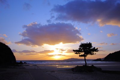 長崎五島列島、心奪われる夕焼けの絶景ビーチ