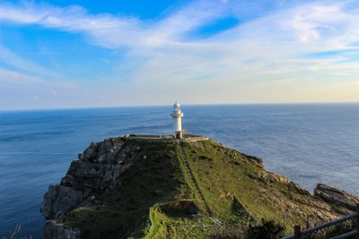 五島列島 福江島 大瀬崎灯台：青い海と空が織りなす絶景