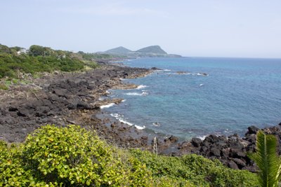 初夏の五島列島、雄大な自然が織りなす青い海と奇岩海岸の絶景