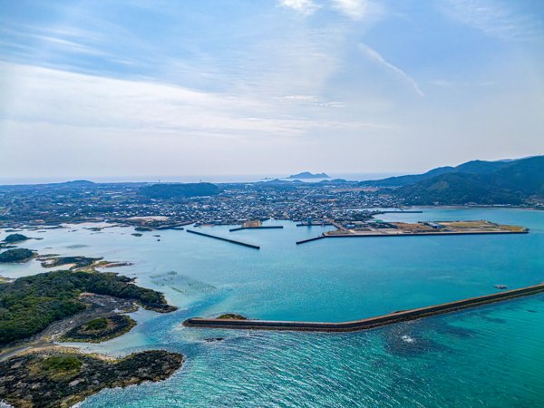 富江の町並みと海岸線