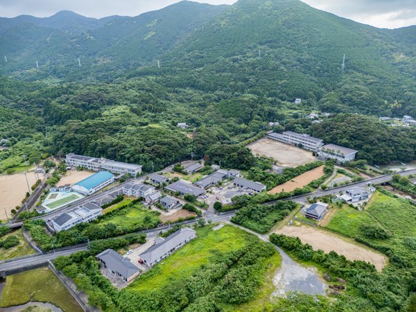 緑豊かな山々に囲まれた奥浦地区