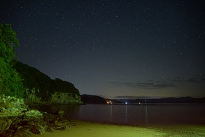 長崎五島列島 輝く星空が海に映る神秘的な夜景