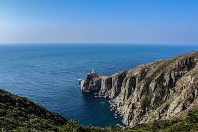 五島列島・大瀬崎灯台：紺碧の海と青空が広がる雄大な絶景