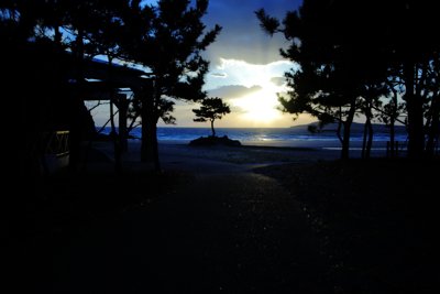 五島列島 幻想的な夕焼けに包まれる海岸線の絶景