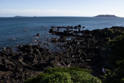 五島列島 澄みわたる海と玄武岩の海岸線に浮かぶ多島美